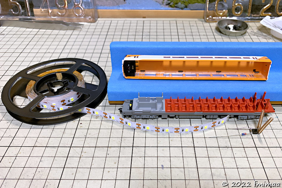 vistaEXに「室内灯」取り付けます。 TOMIX Vista EX（喫煙室付き）に