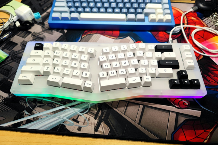 Akko、自作系の要素が強いAlice配列のメカニカルキーボード『ACR Pro