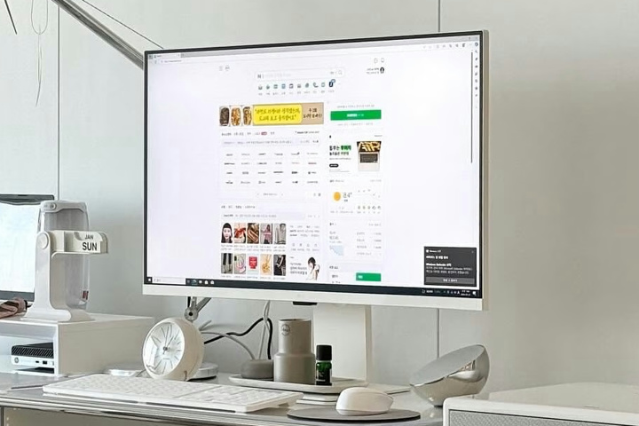 LG、日本発売が決まった独自OS搭載の31.5インチ IPSパネル UHDスマート