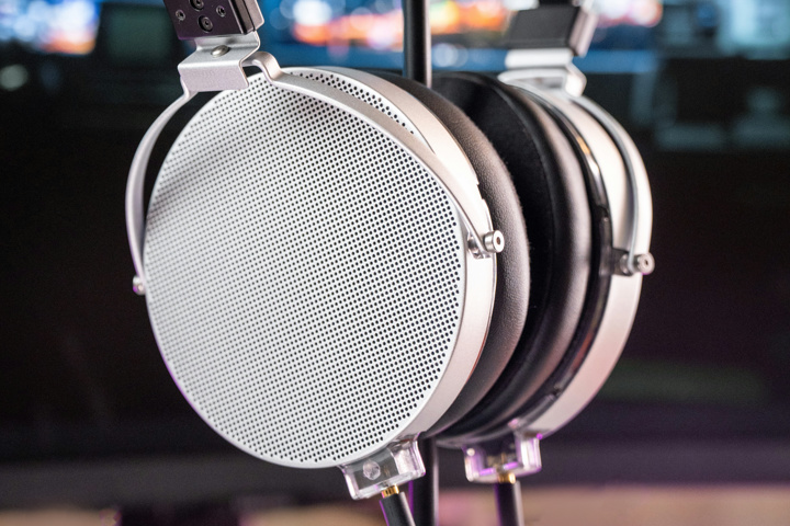 水月雨、価格を抑えた廉価版と言える100mm平面磁界型ドライバーの