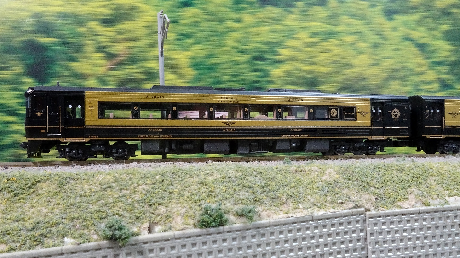 新車入線】JR キハ185系「A列車で行こう」 - ビスタ模型鉄道