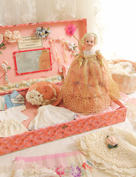 繊細なアンティークレース色々、ドールにぴったりなプレゼンテーション