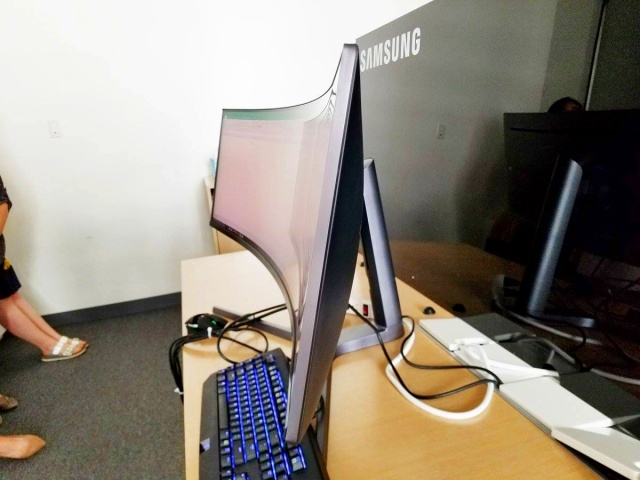 サムスン、49インチ/32:9のスーパーウルトラワイド液晶モニター