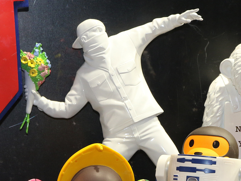 5月25日再販 バンクシー スタチューフィギュア FLOWER BOMBER