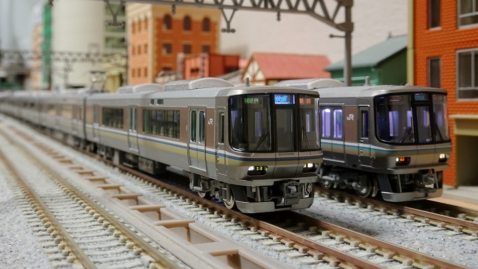 TOMIXとKATO 223系2000番台を並べて・・・ - ビスタ模型鉄道