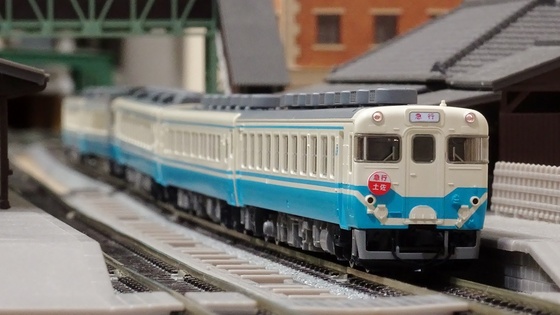 JR四国 キハ58系急行「土佐」を3両+2両セットで！ - ビスタ模型鉄道