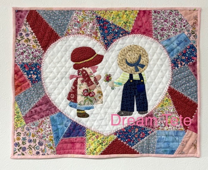 スーちゃんとビリーくんのミニタペストリー | パッチワークキルト教室