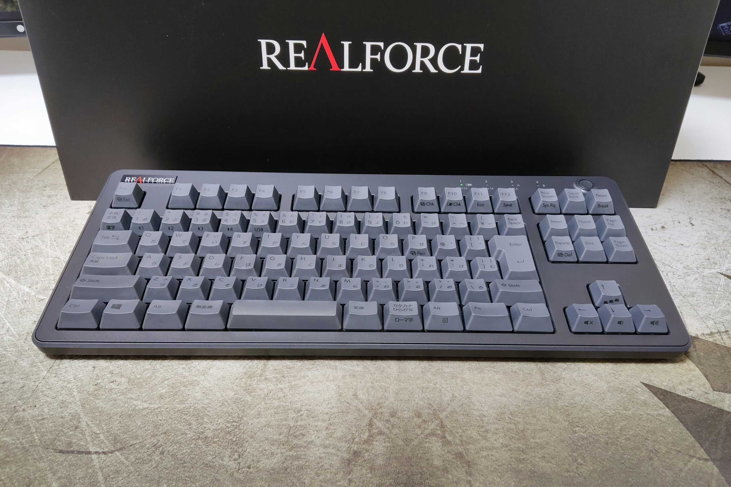 東プレのワイヤレスになった静電容量無接点キーボード『REALFORCE R3