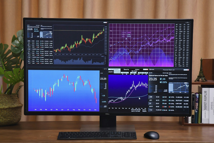 DELL 『U4320Q』 レビューチェック ～デザイン刷新＆性能改善された