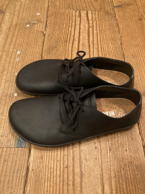 スーツでの仕事もアフターもこれ一足で毎日ベアフット感覚を磨けるビボ