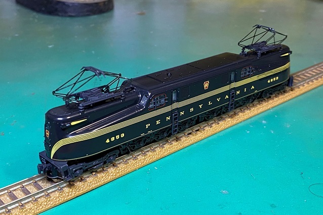 Nゲージ】﻿KATO-USAのペンシルバニア鉄道GG1電気機関車をダウン