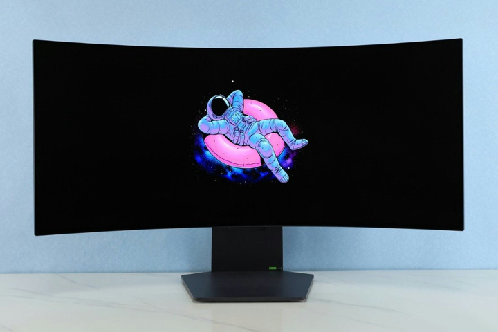 LG、製品が出回りだした曲率800RのOLEDパネルでリフレッシュレート