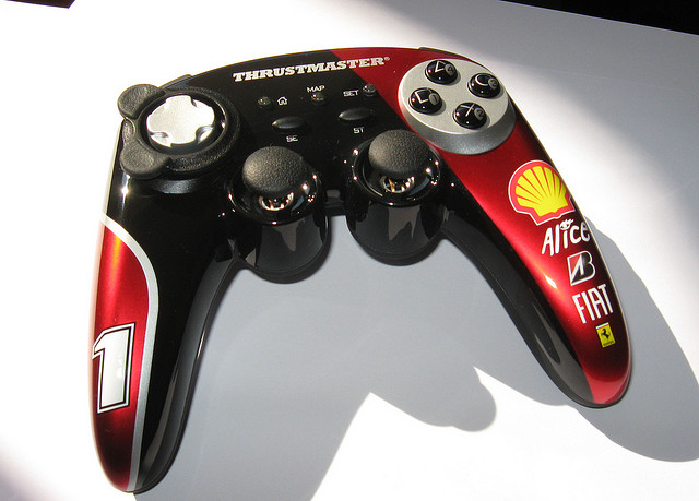 ゲームパッド】Thrustmaster 『Ferrari Wireless Gamepad』 画像や動画