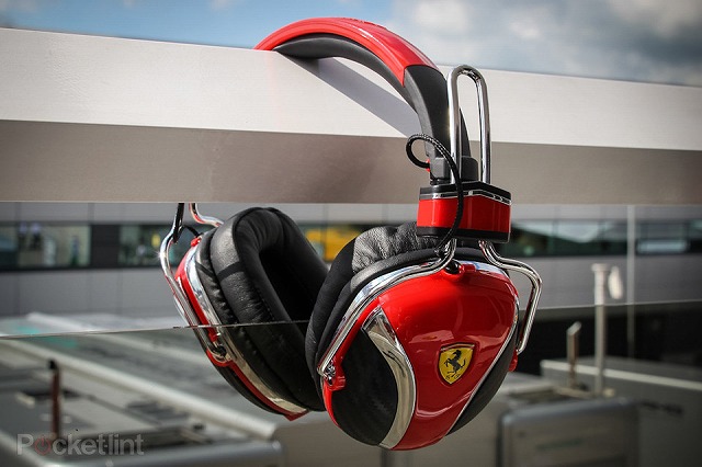 本格的なフェラーリ・デザインのヘッドホン『Ferrari by Logic3 P200