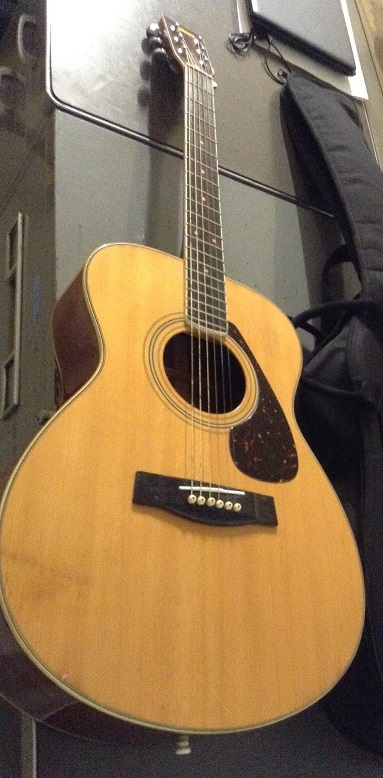 ヤマハ YAMAHA FG-252 オレンジラベル | ログハウスでアコギ