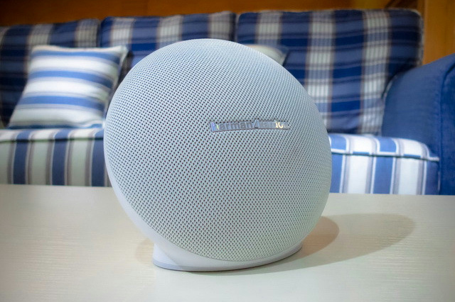 harman/kardon、円形Bluetoothスピーカーの小型モデル『Onyx Mini