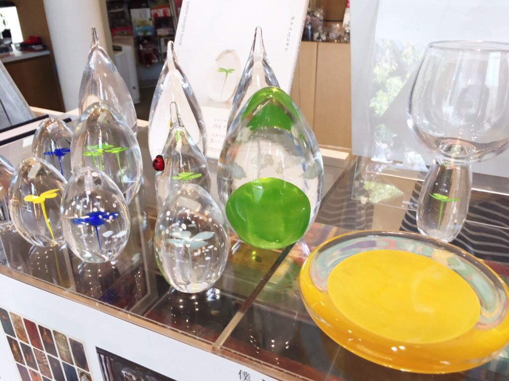 イイノナホさんの公式online shopオープン。クローバーのペーパー