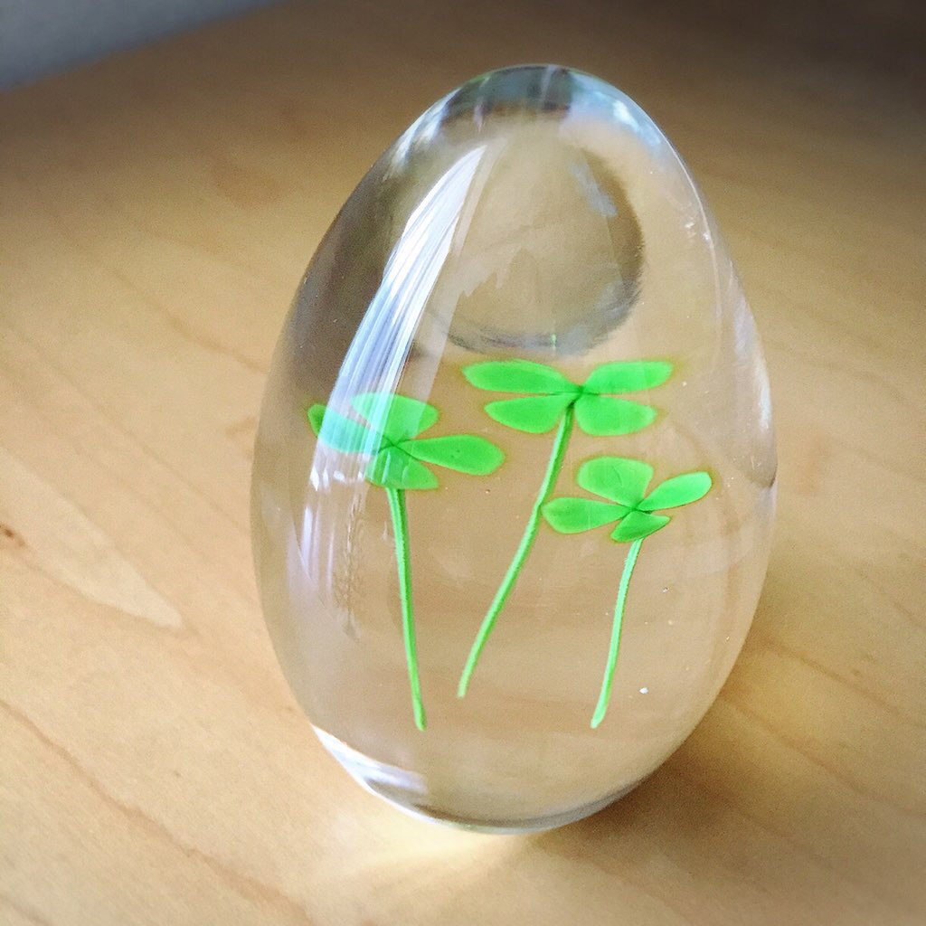 イイノナホさんの公式online shopオープン。クローバーのペーパー