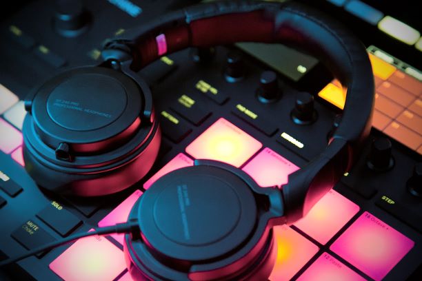 Beyerdynamic DT 240 Pro Studio Headphone Review - Sonarworks Blog