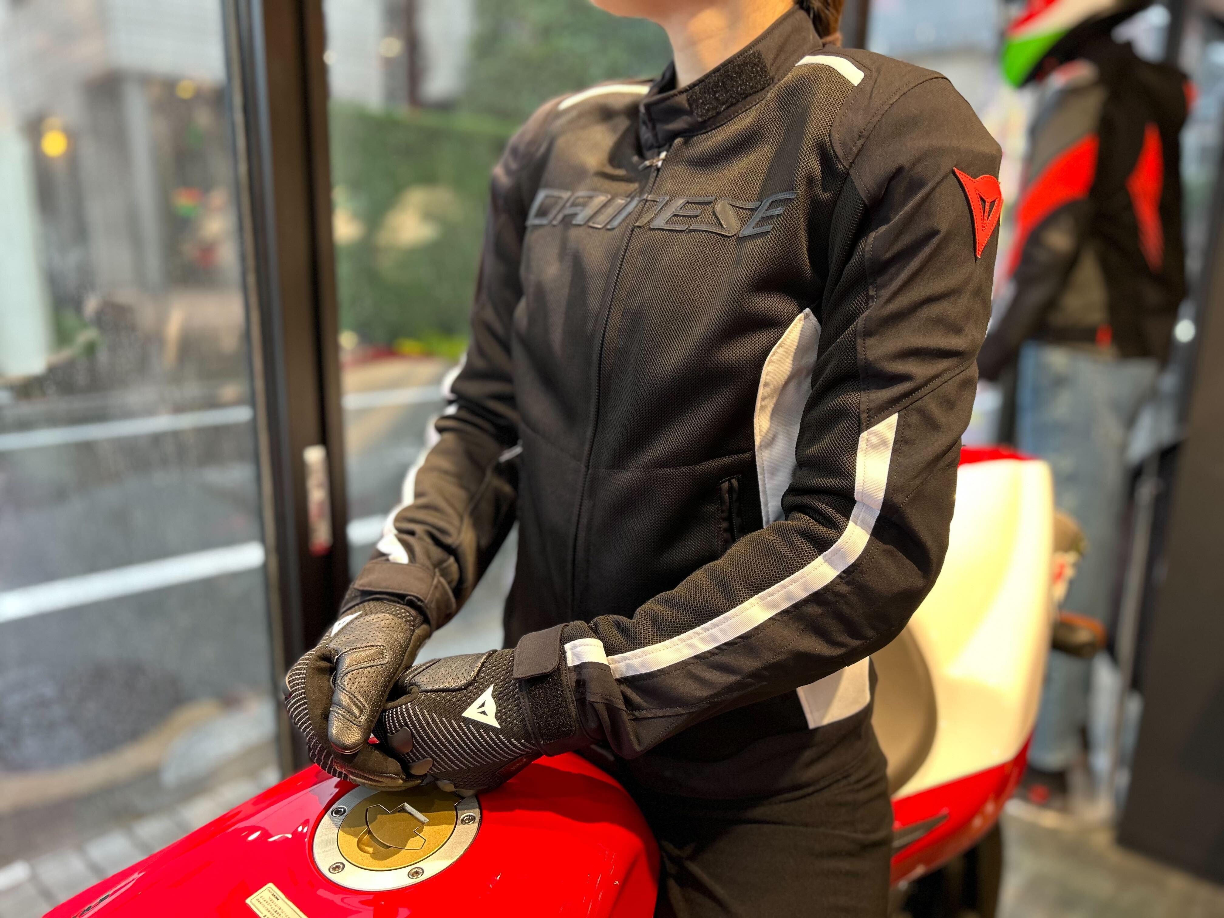 気温差の大きい季節もカバーできるレディースジャケット”HYDRAFLUX 2