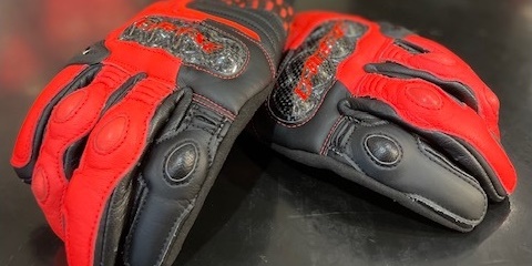 レザーとメッシュの共存】CARBON 3 SHORT GLOVES