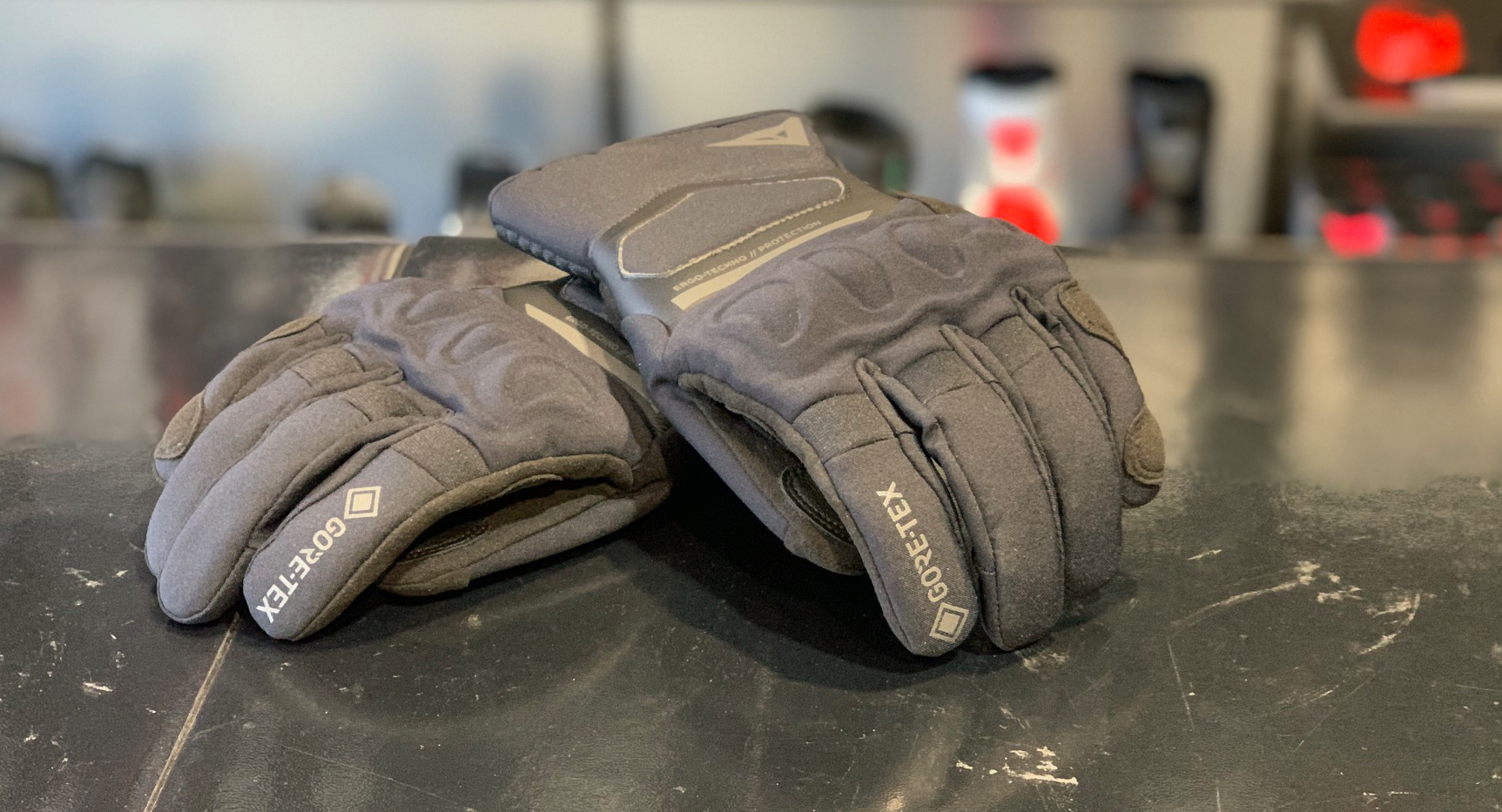 動かしやすく快適な冬用グローブ[NEMBO GORE-TEX®]