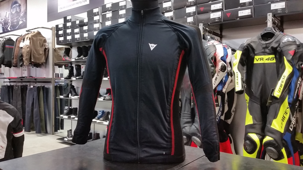 寒さに打ち勝つならインナーから『D-CORE NO WIND THERMO TEE LS』