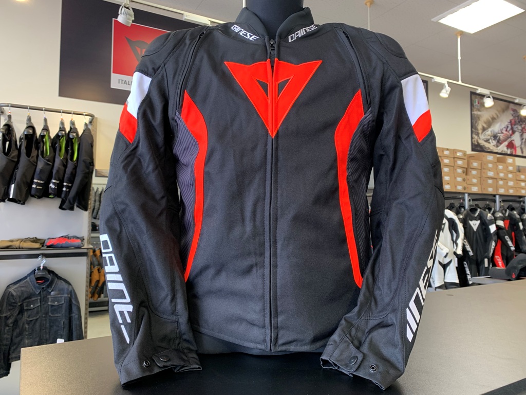 スポーティなデザインが目を惹くテキスタイルジャケット【AVRO 5 TEX