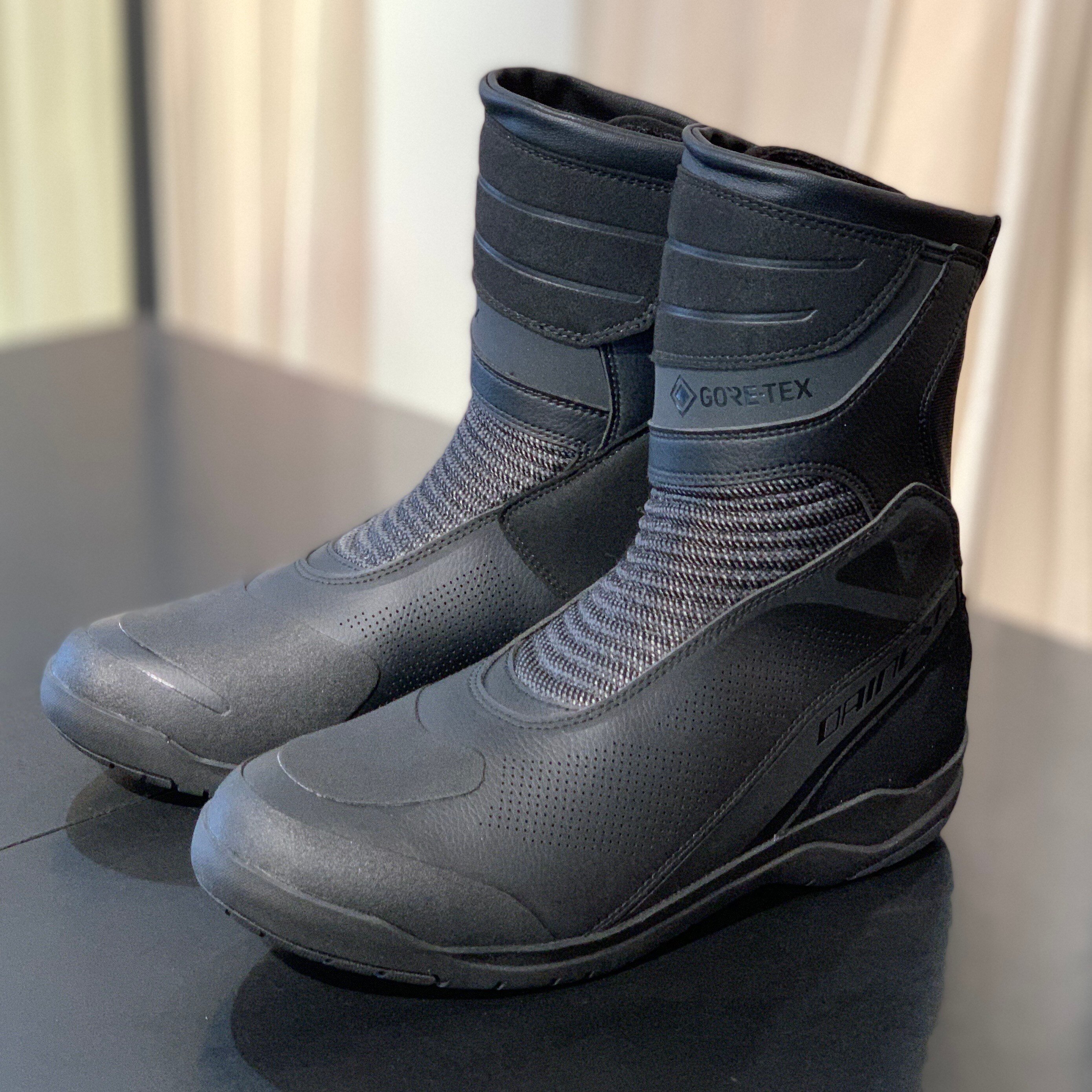 バイクを降りた後も快適に！新作ブーツ