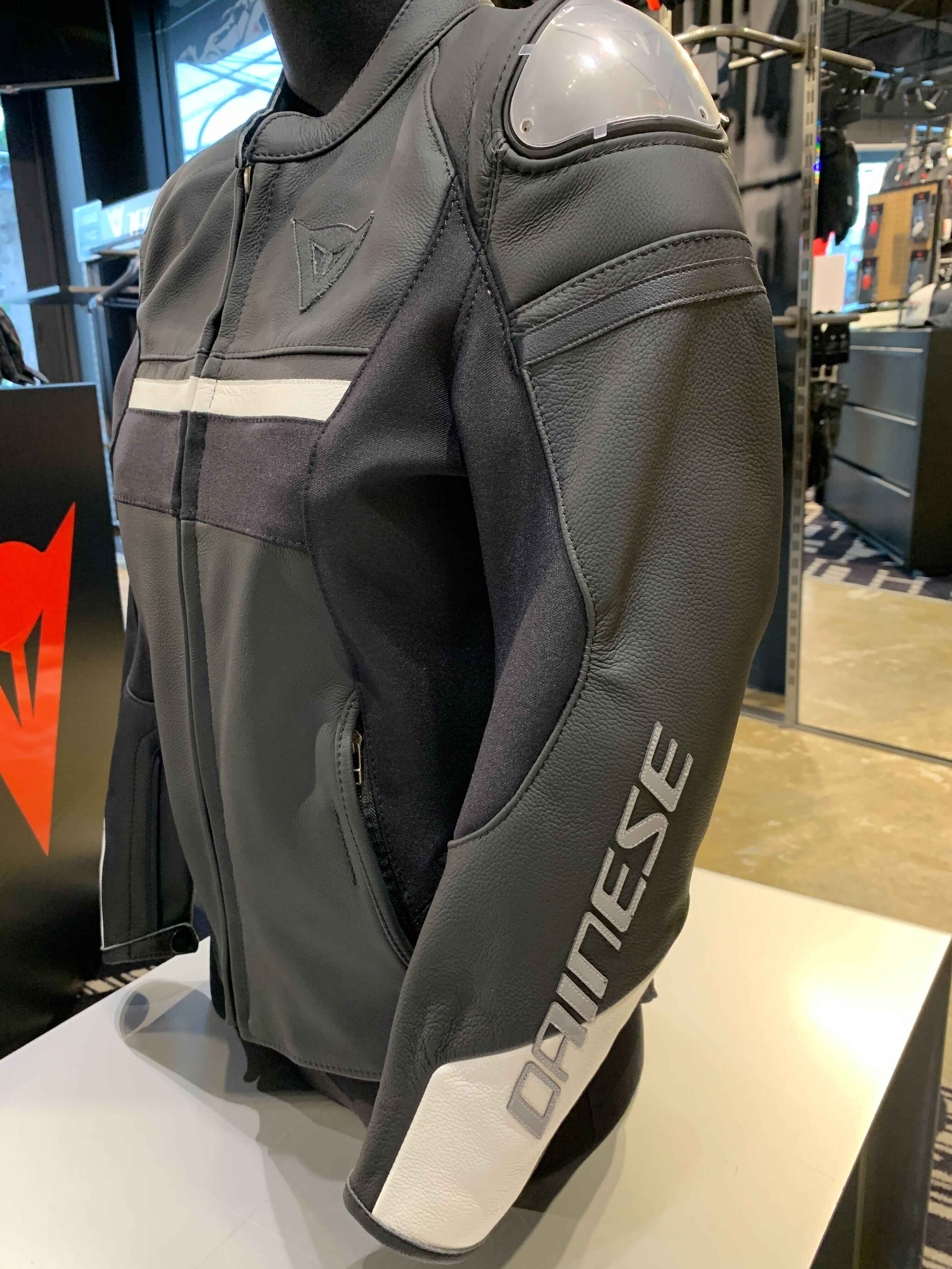 爽秋にむけてジャケットを新調しませんか？～レディースモデル～