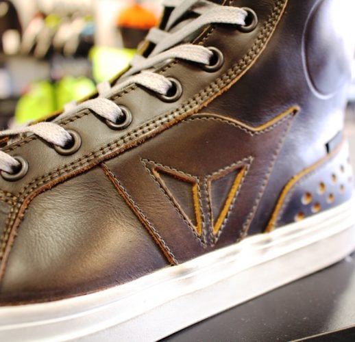 ロングセラーの防水シューズ『STREET ROCKER D-WP』をご紹介。