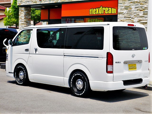 200系ハイエースをクラシックに変えるDEAN（ディーン）：CROSS