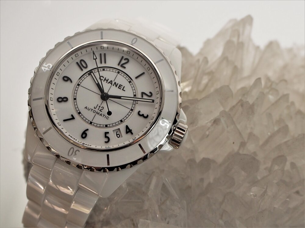 シャネル】傷にも強いホワイトセラミック。本質はそのまま生まれ変わっ