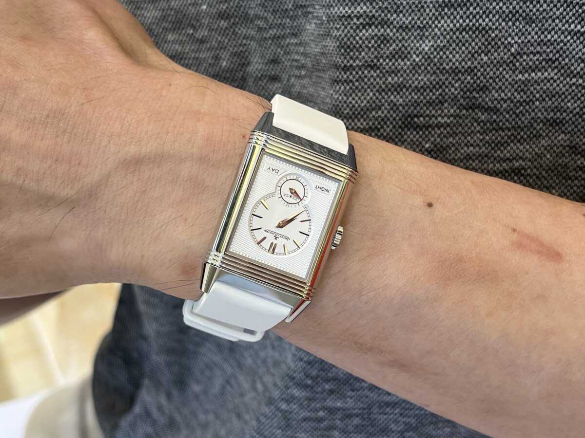 ジャガー・ルクルト】レベルソに暑い日にもぴったりなベルトを合わせる