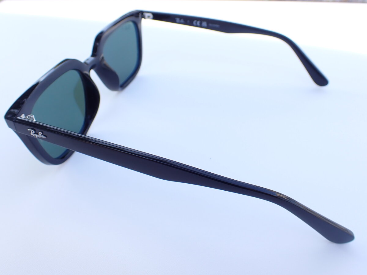 キリっとしたスクエアサングラス｜Ray-Ban（レイバン）「RB4439D