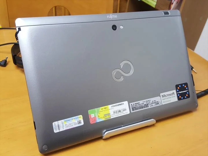 Core i5搭載、富士通のタブレットSTYLISTIC Q702/Gのスタイラスペンを