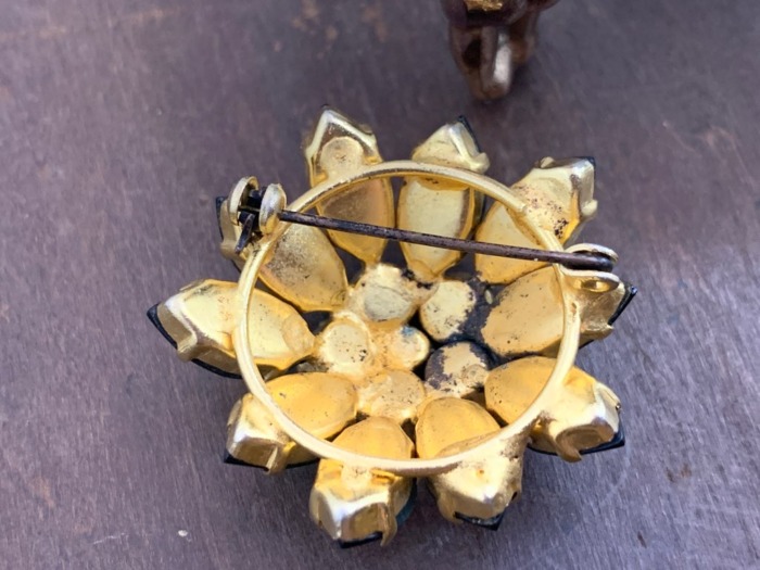 ドイツ 50s ブローチ グリーン ガラス アンティーク | Blue Swallow