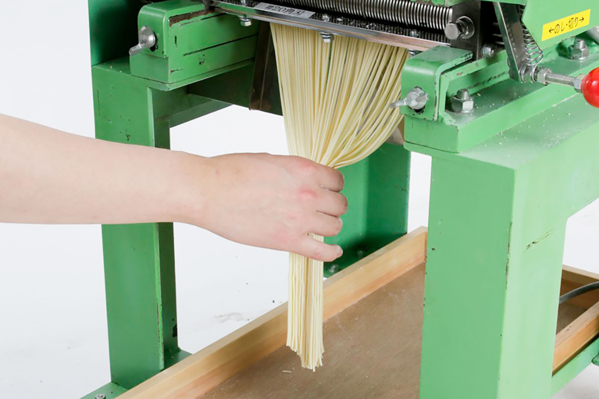 小型、簡単、堅牢で40年以上愛され続ける製麺機 | 株式会社大成機械