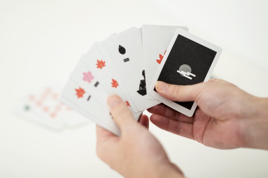 和風の解釈でデザインされたトランプ『閏札／URUUFUDA』が発売中