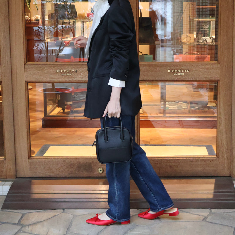 シュリンクレザー]ポストマンミニショルダーcolor：ブラック