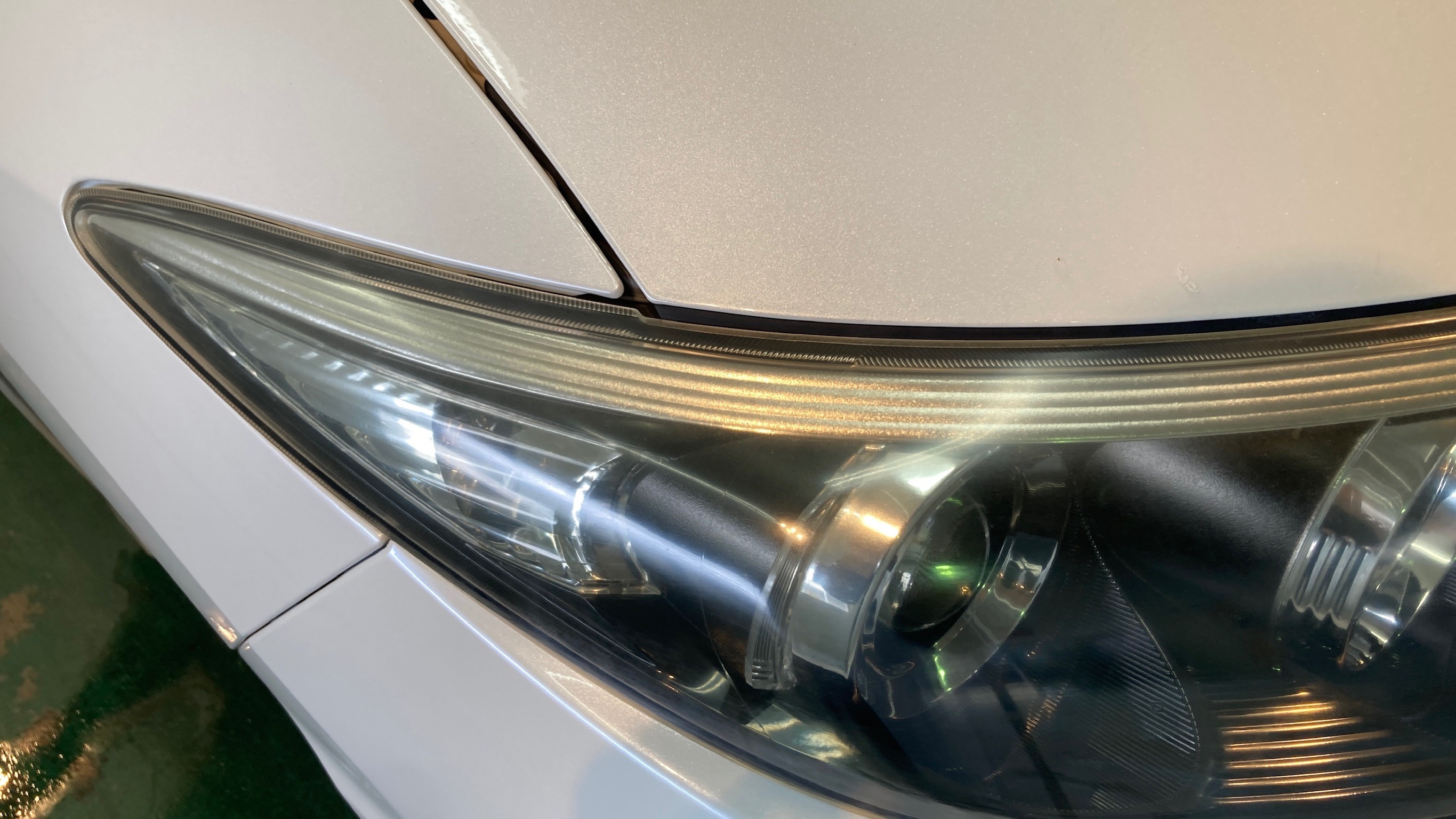 ヘッドライトの黄ばみ・くすみ除去】トヨタ・エスティマに施工！大阪