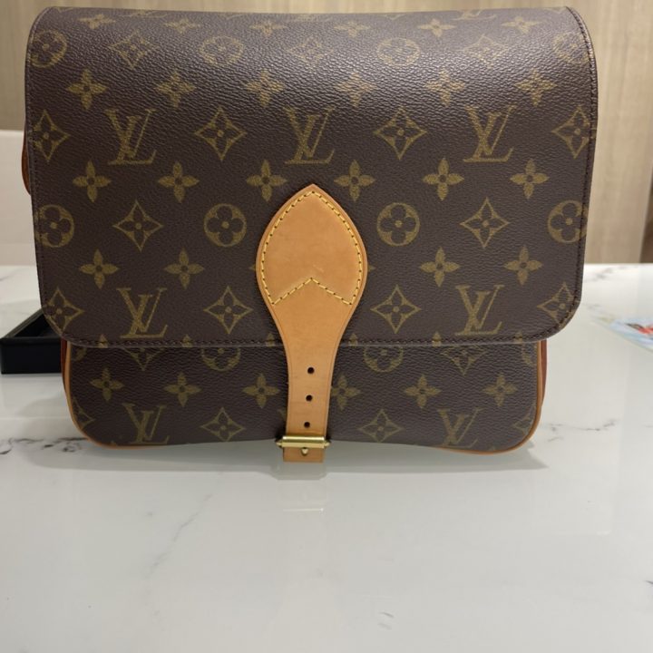 心斎橋店にてルイヴィトン カルトシエール M51252を買取させて頂きまし