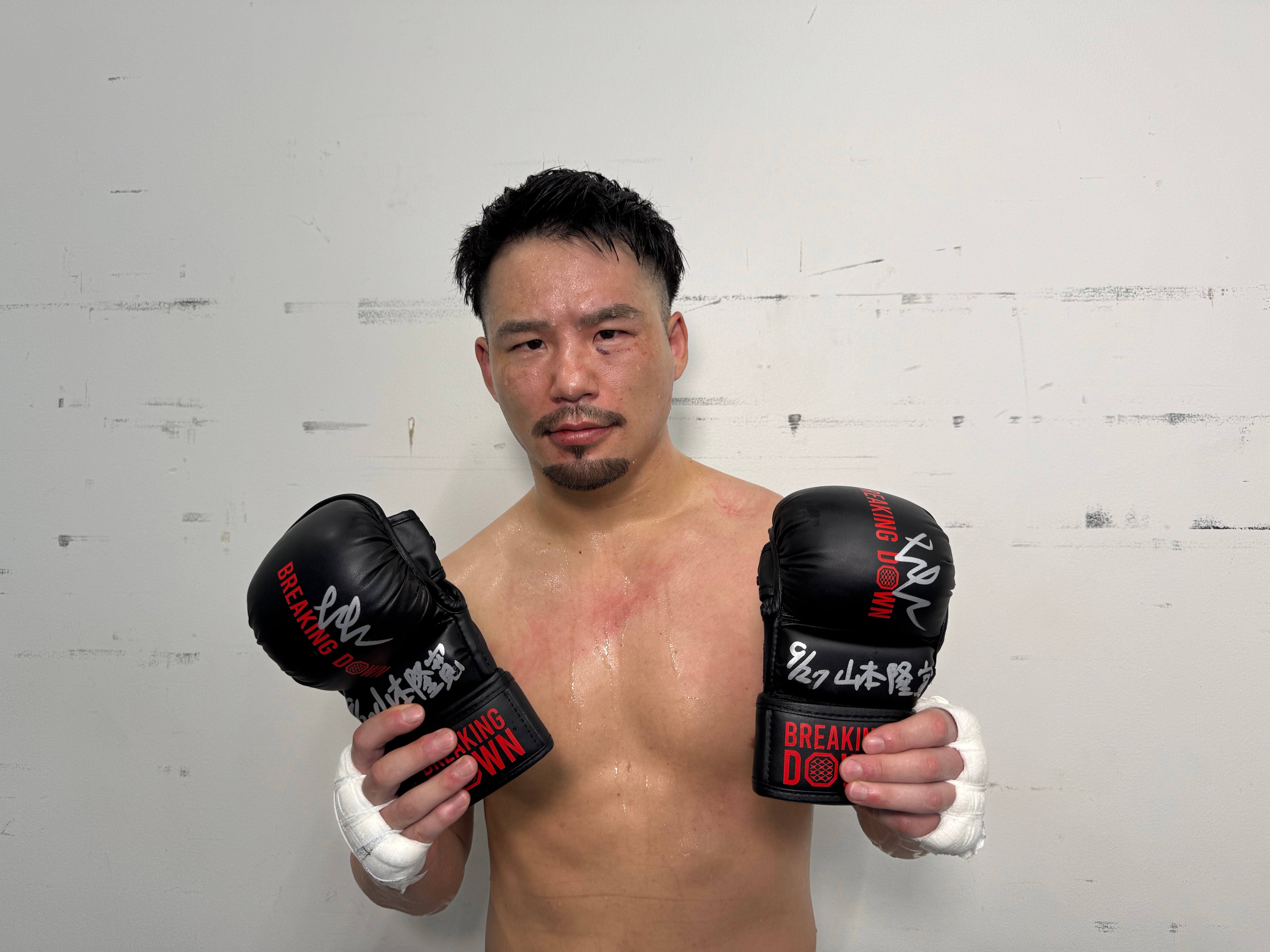 BreakingDown17 山本隆寛選手サイン入りグローブ – BreakingDown