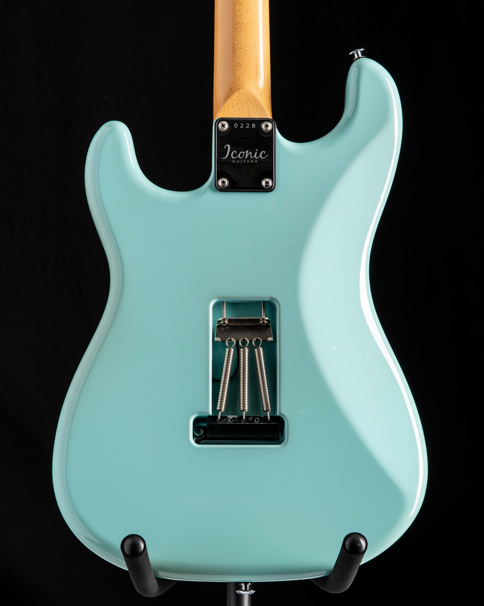 Used Iconic Guitars Vintage Modern S-HR Daphne Blue
