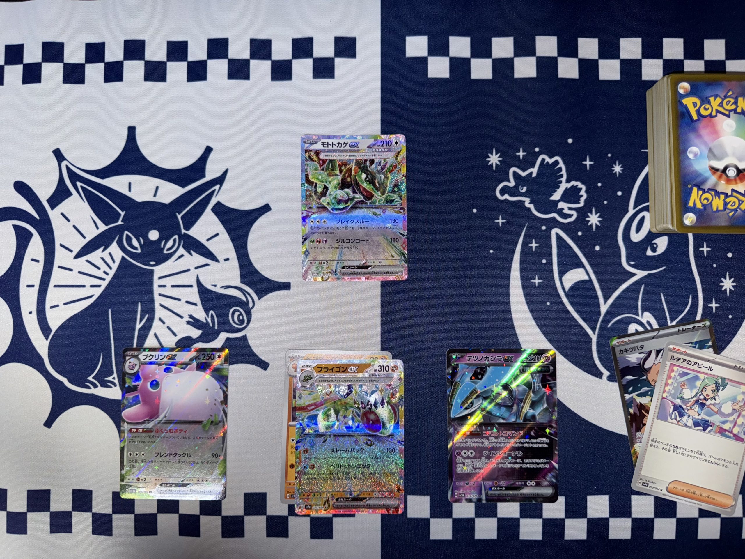 ポケモンカードプレイマット「ブラッキー＆エーフィ」レビュー