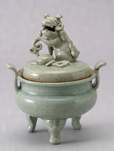 青磁香炉 銘 千鳥 文化遺産オンライン