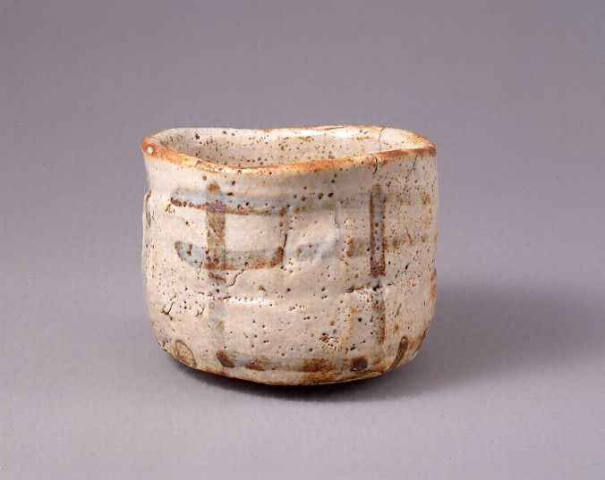 志野茶碗〈銘卯花墻／〉 文化遺産オンライン
