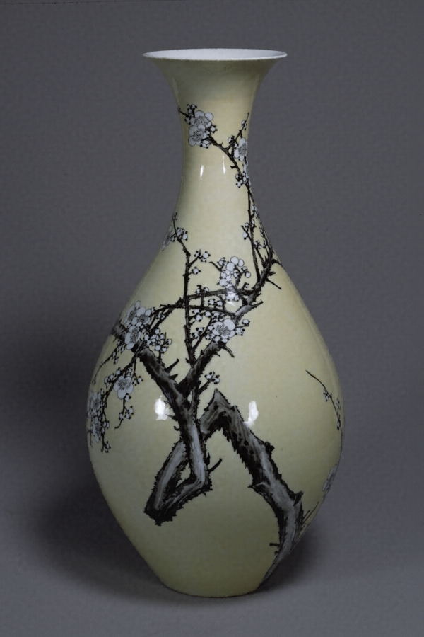 黄釉銹絵梅樹文大瓶〈宮川香山作／〉 文化遺産オンライン