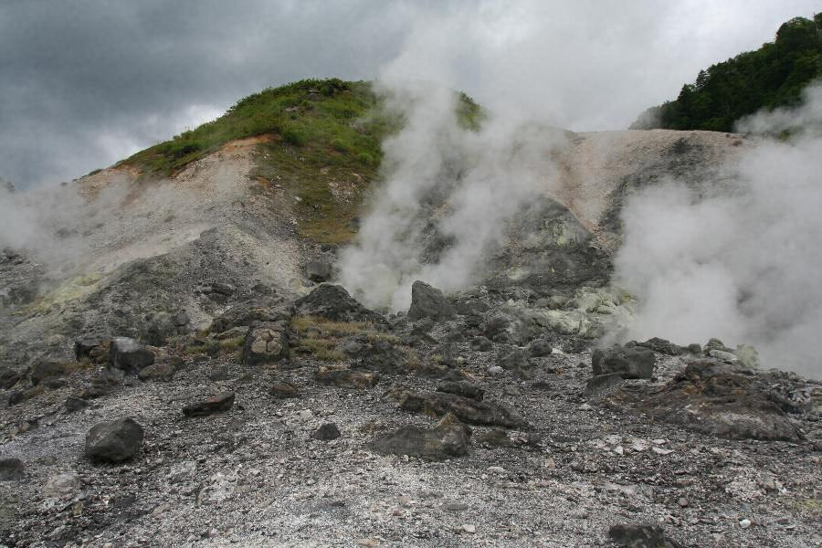 玉川温泉の北投石 文化遺産オンライン