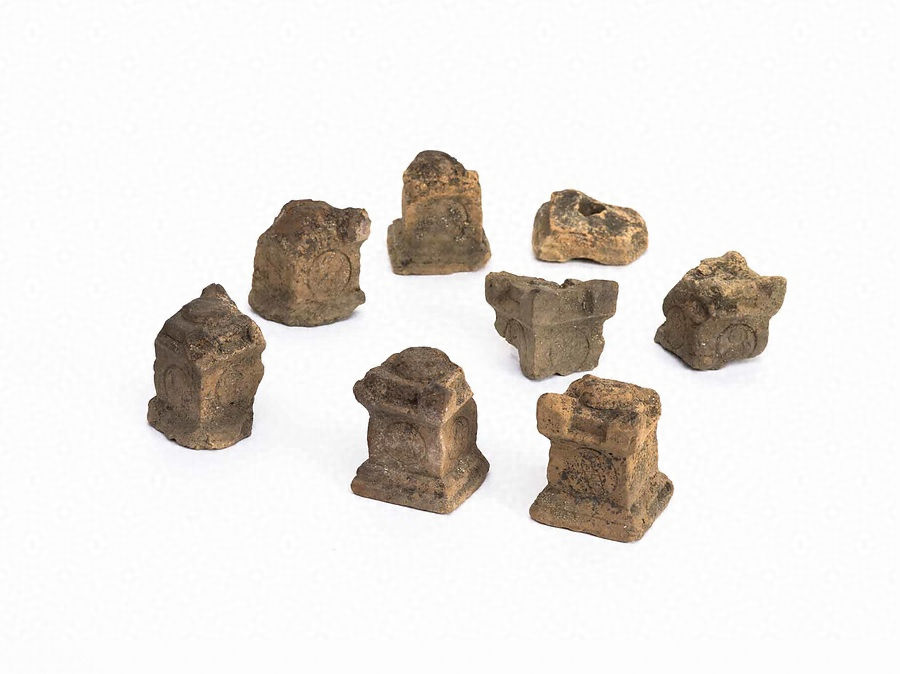 伝立野 宝篋印塔形泥塔 文化遺産オンライン